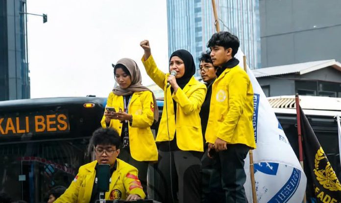 FOTO: Badan Eksekutif Mahasiswa Universitas Indonesia (BEM UI) menggelar aksi unjuk rasa di kawasan Sudirman, Jakarta Pusat, Selasa (18/8/2026. (Dok via Facebook) FOTO: Badan Eksekutif Mahasiswa Universitas Indonesia (BEM UI) menggelar aksi unjuk rasa di kawasan Sudirman, Jakarta Pusat, Selasa (18/8/2026. (Dok via Facebook)