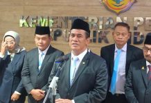 Bersih bersih Dilingkungan Kementan, Sebanyak 14 Pejabat Dicopot Amran Sulaiman: Jangan Korupsi FOTO: Menteri Pertanian sekaligus Kepala Badan Pangan Nasional (Bapanas) Amran Sulaiman saat memberikan keterangan pers di kantor Kementerian Pertanian. Selasa (18/8) 2026). (Dok Kementan).