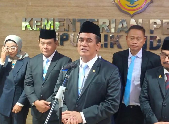 FOTO: Menteri Pertanian sekaligus Kepala Badan Pangan Nasional (Bapanas) Amran Sulaiman saat memberikan keterangan pers di kantor Kementerian Pertanian. Selasa (18/8) 2026). (Dok Kementan).