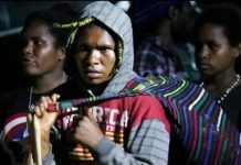 Kelompok Bersenjata Sandera 9 Perempuan OAP di Distrik Jila Mimika FOTO: Konflik bersenjata antara TNI dan kelompok prokemerdekaan memaksa sejumlah warga meninggalkan desa mereka di wilayah Mimika. (ANTARA FOTO/Sevianto Pakiding/wpa/wsj)