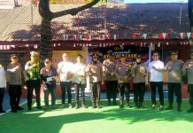Kapolsek Beri Penghargaan ke 6 Anggota Polsek Panakkukang FOTO: Kapolsek Panakkukang Kompol Hj. Em Ratna, AR, S.H memberikan Reward penghargaan kepada Personel yang berprestasi, Rabu (19/08/2026). (Ist)