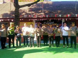 Kapolsek Beri Penghargaan ke 6 Anggota Polsek Panakkukang FOTO: Kapolsek Panakkukang Kompol Hj. Em Ratna, AR, S.H memberikan Reward penghargaan kepada Personel yang berprestasi, Rabu (19/08/2026). (Ist)