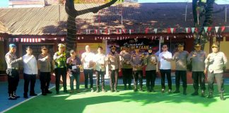 Kapolsek Beri Penghargaan ke 6 Anggota Polsek Panakkukang FOTO: Kapolsek Panakkukang Kompol Hj. Em Ratna, AR, S.H memberikan Reward penghargaan kepada Personel yang berprestasi, Rabu (19/08/2026). (Ist)