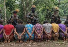 Soal Penyanderaan: Jubir OPM Sebut Propaganda Militer, Faktanya 1 Ibu OAP Tewas Ditembak KKB FOTO: Ilustrasi penyanderaan terhadap warga sipil oleh kelompok bersenjata. (Dok via seputarpapua.com)