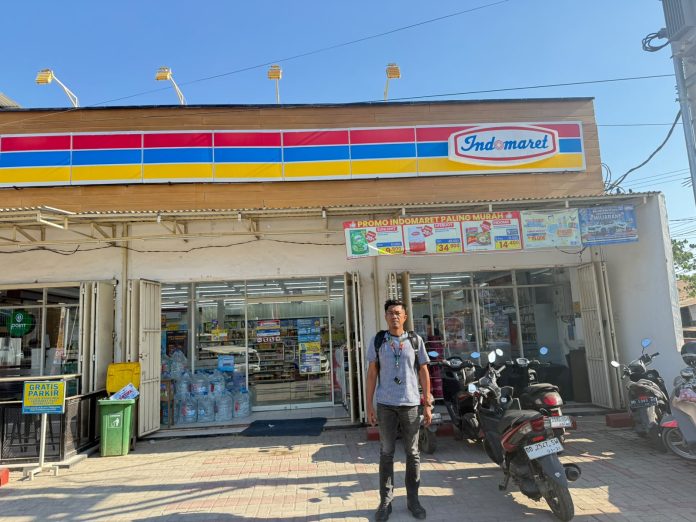 FOTO: Ketua Pemuda Bintasi, Andi Ilha, Kehadiran minimarket terbesar di Indonesia itu mengancam omzet para pedagang kecil.