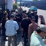 Demo di Kejati Sulsel, KPJ Desak Dugaan Gratifikasi Kasus Sabbang-Tallang Diusut, Seret Wabup Gowa FOTO: Sejumlah mahasiswa yang tergabung dalam Koalisi Parlemen Jalanan (KPJ) Melakukan aksi unjuk rasa di depan Kejaksaan Tinggi Sulawesi Selatan (19/08/2026). (ist)