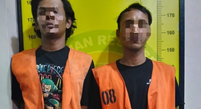 FOTO: Pelaku pengedar narkoba, MFM alias Samino (34), warga Desa Bakaran Batu, Kecamatan Lubuk Pakam dan WTS alias Wibi (29), warga Kecamatan Lubuk Pakam. FOTO: Pelaku pengedar narkoba, MFM alias Samino (34), warga Desa Bakaran Batu, Kecamatan Lubuk Pakam dan WTS alias Wibi (29), warga Kecamatan Lubuk Pakam.