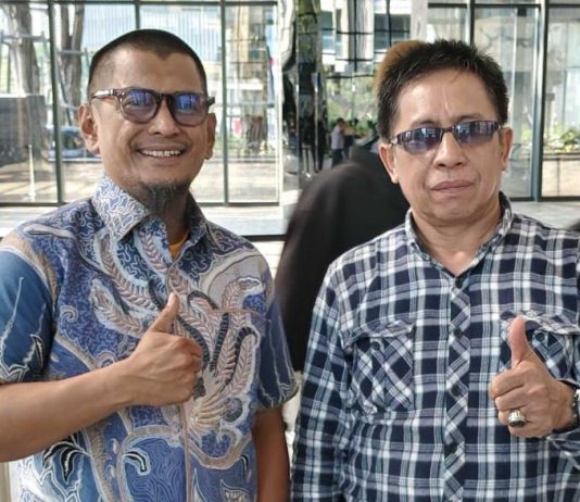 BARAK 145 Bersama Relawan Jakarta Gagas Yellow Makassar Command, Gerakan Akar Rumput Berbasis Lorong FOTO: Illank Radjab bersama Nasrun Mantja, yang akrab disapa Daeng Accung.