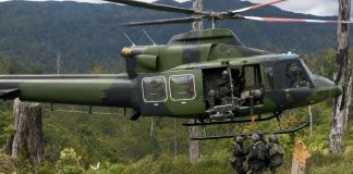Veteran Mapenduma: Dibutuhkan Pasukan Elit untuk Selamatkan 9 Warga yang Diculik KKB FOTO: Pasukan TNI saat melakukan operasi di pelosok Papua, Helikopter jadi transportasi untuk mengangkut kebutuhan logistik dan personel di wilayah operasi.(ist)