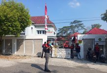 GAM Desak APH Periksa Eks Pimpinan DPRD Sulsel di Kasus Korupsi Ruas Jalan Sabbang Tallang FOTO: GAM menggelar aksi unjuk rasa di depan kantor Kejaksaan Negeri (Kejari) Luwu Utara di Jl. Kasimbong, Kecamatan Masamba, Luwu, Sulawesi Selatan. Jum'at, (21/08/2026).