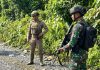 Dandim Mimika Kirim Satu Pleton Satgas untuk Kejar OPM Pelaku Penyanderaan 9 Warga Distrik Jila FOTO: Anggota TNI/Polri melaksanakan tugas pengamanan wilayah di daerah pelosok Papua. (Ist)