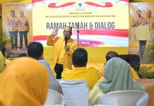 Fashar: Pak IAS tak Pernah Lelah Bergerak untuk Besarkan Golkar di Sulsel FOTO: Ketua DPD I Partai Golkar Sulsel, Ilham Arief Sirajuddin (IAS), saat melakukan konsolidasi bersama ribuan kader dari 27 Kecamatan se Kabupaten Bone, di Sekertariat DPD II Partai Golkar Kabupaten Bone, Jumat, 21 Agustus 2026.