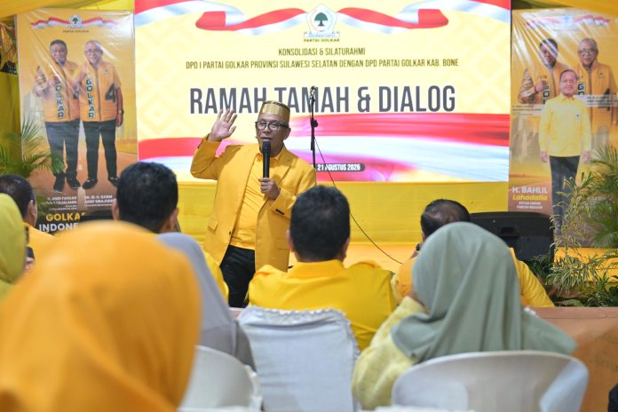 FOTO: Ketua DPD I Partai Golkar Sulsel, Ilham Arief Sirajuddin (IAS), saat melakukan konsolidasi bersama ribuan kader dari 27 Kecamatan se Kabupaten Bone, di Sekertariat DPD II Partai Golkar Kabupaten Bone, Jumat, 21 Agustus 2026.