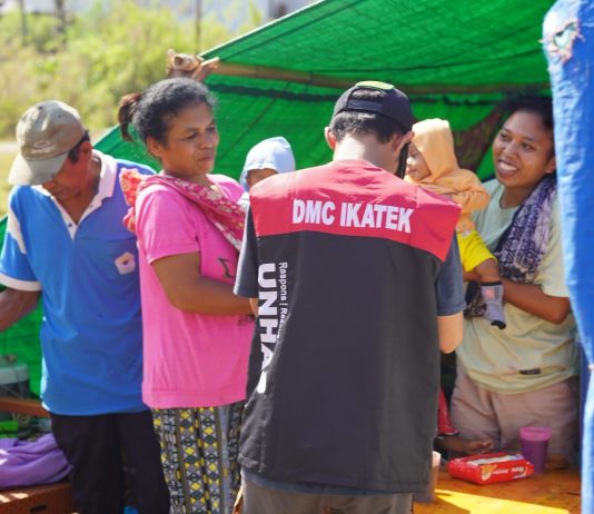 Layani 64 Warga dan 13 Anak, KKN-TB Unhas Perkuat Respons di Manggarai Timur FOTO: Tim Kuliah Kerja Nyata Tematik Tanggap Bencana (KKN-TB) Universitas Hasanuddin (Unhas) di Kabupaten Manggarai Timur. Sabtu (22/8).