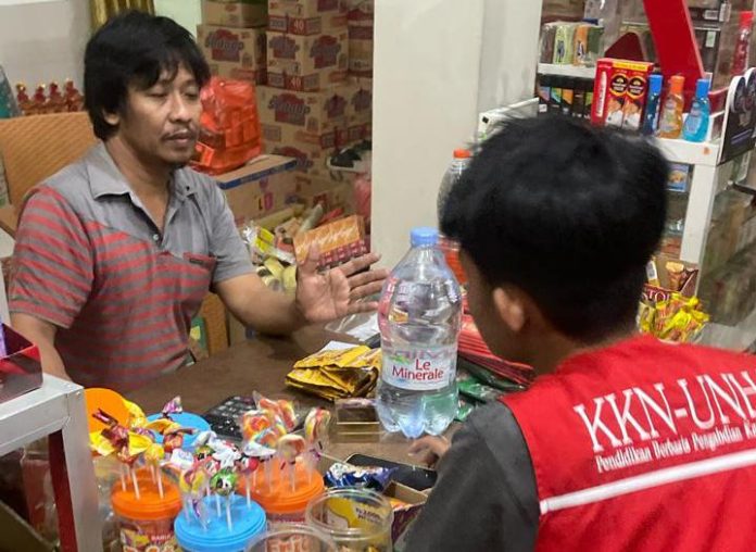 FOTO: Farhat Darma Mahasiswa Kuliah Kerja Nyata (KKN) Gelombang 116 Universitas Hasanuddin melaksanakan program kerja unggulan bertajuk FOTO: Farhat Darma Mahasiswa Kuliah Kerja Nyata (KKN) Gelombang 116 Universitas Hasanuddin melaksanakan program kerja unggulan bertajuk