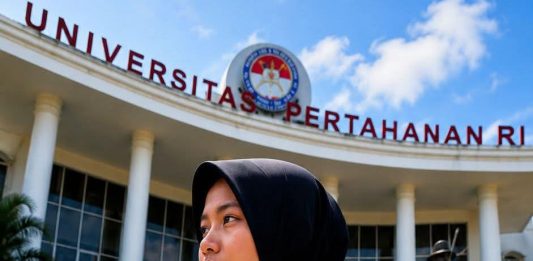 15 Jam Menjadi Kadet, Wafa Memilih Mundur: Ketika Hijab Menjadi Harga yang Harus Dibayar FOTO: Kolase Kader Wafa. (Sumber: Facebook)