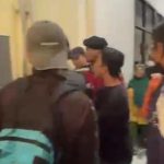 Gowa Memanas Ruangan Kerja Bupati Digedor Pria Berbaju Preman FOTO: Hasil tangkapan layar aksi sekelompok pria berbaju preman menggedor ruangan kerja Bupati Gowa. Senin (24/8/2026)