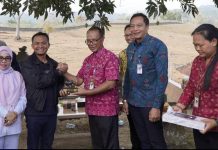 Kementan Dukung Bone Perkuat Bibit Sapi Bali, Produktivitas Jadi Fokus FOTO: Bupati Bone Andi Asman Sulaiman mempelajari langsung sistem pembibitan sapi Bali di Balai Pembibitan Ternak Unggul dan Hijauan Pakan Ternak (BPTU-HPT) Denpasar di Jembrana, Bali, Jumat (21/8/2026).