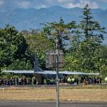 Usai Sukhoi Su-30MK2, Kini Pesawat CASA Milik TNI AL Ikut Tergelincir di Maros FOTO: Pesawat CASA TNI milik TNI Angkatan Laut tergelincir di runaway 21 Bandara Sultan Hasanuddin, Maros, Sulawesi Selatan. Selasa (24/8/2026). (ist)