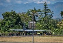 Usai Sukhoi Su-30MK2, Kini Pesawat CASA Milik TNI AL Ikut Tergelincir di Maros FOTO: Pesawat CASA TNI milik TNI Angkatan Laut tergelincir di runaway 21 Bandara Sultan Hasanuddin, Maros, Sulawesi Selatan. Selasa (24/8/2026). (ist)