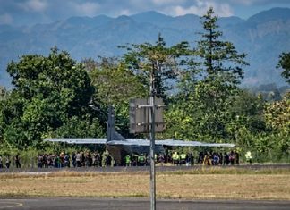Usai Sukhoi Su-30MK2, Kini Pesawat CASA Milik TNI AL Ikut Tergelincir di Maros FOTO: Pesawat CASA TNI milik TNI Angkatan Laut tergelincir di runaway 21 Bandara Sultan Hasanuddin, Maros, Sulawesi Selatan. Selasa (24/8/2026). (ist)