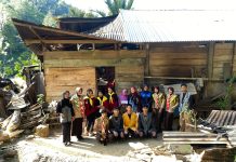 Pramuka MA Muhammadiyah Tengah Lembang Ikut Salurkan Bantuan untuk Warga Terdampak Pohon Tumbang di Turungan Baji FOTO: Gerakan Pramuka Pangkalan MA Muhammadiyah Tengah Lembang, Kabupaten Sinjai, menyalurkan bantuan sosial kepada salah satu warga yang mengalami musibah rumahnya tertimpa pohon tumbang di Dusun Bilulu, Desa Turungan Baji, Kecamatan Sinjai Barat, Kabupaten Sinjai. Selasa (25/8/2026)