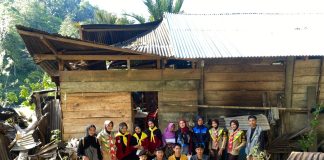 Pramuka MA Muhammadiyah Tengah Lembang Ikut Salurkan Bantuan untuk Warga Terdampak Pohon Tumbang di Turungan Baji FOTO: Gerakan Pramuka Pangkalan MA Muhammadiyah Tengah Lembang, Kabupaten Sinjai, menyalurkan bantuan sosial kepada salah satu warga yang mengalami musibah rumahnya tertimpa pohon tumbang di Dusun Bilulu, Desa Turungan Baji, Kecamatan Sinjai Barat, Kabupaten Sinjai. Selasa (25/8/2026)