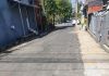 Aspal Tipis di Blok M Minasaupa Tuai Sorotan, FMPI akan Minta Uji Lab di Dinas Terkait FOTO: Kondisi aspal di pengerjaan jalan lingkungan di Blok M Minasaupa. (Ist)