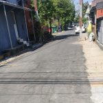 Aspal Tipis di Blok M Minasaupa Tuai Sorotan, FMPI akan Minta Uji Lab di Dinas Terkait FOTO: Kondisi aspal di pengerjaan jalan lingkungan di Blok M Minasaupa. (Ist)