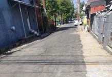 Aspal Tipis di Blok M Minasaupa Tuai Sorotan, FMPI akan Minta Uji Lab di Dinas Terkait FOTO: Kondisi aspal di pengerjaan jalan lingkungan di Blok M Minasaupa. (Ist)
