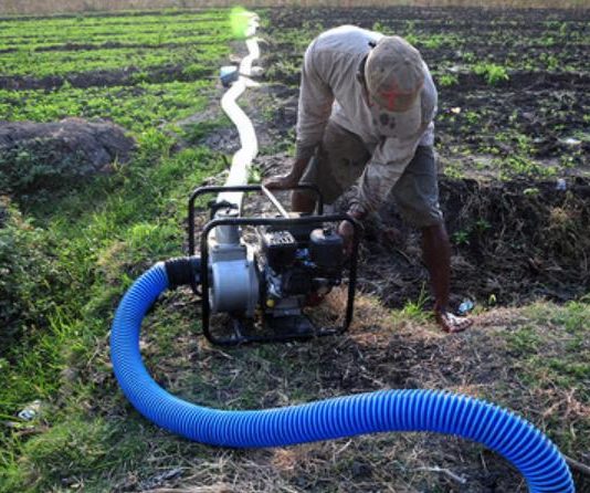 Orang Dekat Bupati Barru dan Konsultan Diduga Kerjakan Proyek Oplah Rp8 miliar, LKKN: Itu Swakelola Kelompok Tani FOTO: Ilustrasi Pengairan Sawah (Antara/Oky Lukmansyah)