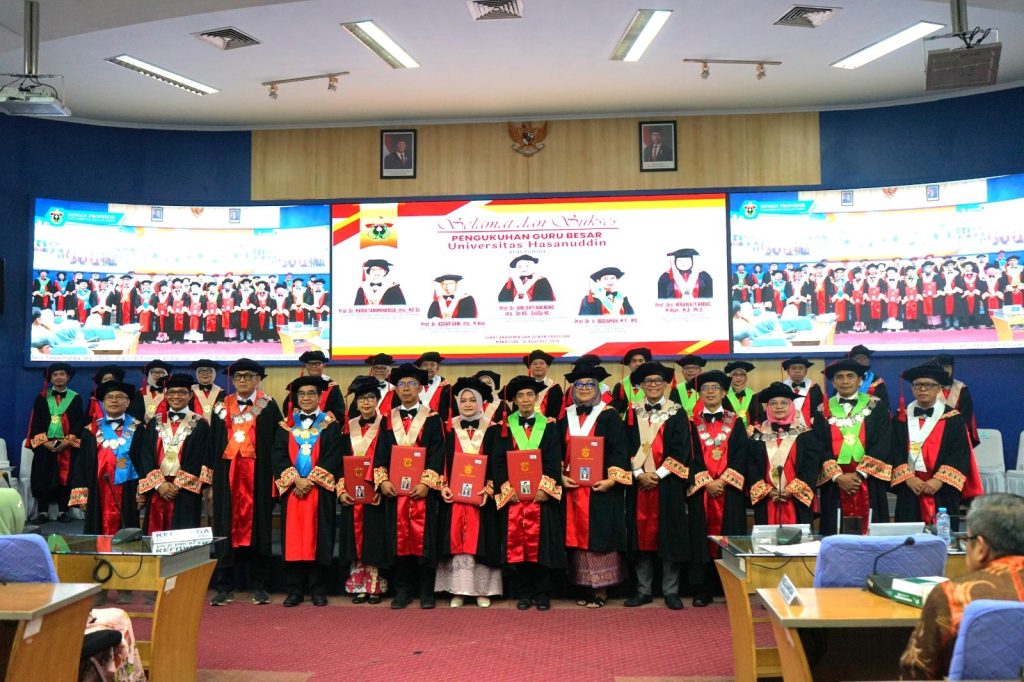 FOTO: Universitas Hasanuddin (Unhas) mengukuhkan lima guru besar melalui Rapat Paripurna Senat Akademik Terbatas dalam rangka Upacara Pengukuhan dan Penerimaan Anggota Dewan Profesor, Rabu (26/8).