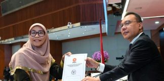 Sufmi Dasco RUU Perampasan Aset Paling Lambat Rampung 15 Desember 2026 FOTO: Wakil Ketua DPR RI, Sufmi Dasco Ahmad saat menerima salah anggota DPR RI Fraksi PKS dalam Rapat Paripurna DPR RI di Kompleks Parlemen, Senayan, Jakarta, Kamis, 27 Agustus 2026.
