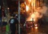 Binmas Tamamaung Gercep! Kebakaran Hebat di Pettarani Berhasil Dipadamkan Sebelum Meluas FOTO: Warga di sekitar Jalan A.P. Pettarani, Makassar, dibuat panik oleh kobaran api yang muncul pada Kamis malam sekitar pukul 21.15 WITA, tepat di samping Kantor Dinas Pendidikan Kota Makassar. Kamis malam (27/8/2026)