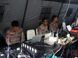 Danpas Pelopor Korbrimob Polri Pantau Langsung Pengamanan Aksi Unjuk Rasa di DPR RI FOTO: Kesiapsiagaan personel Pasukan Pelopor Korbrimob Polri terus diperkuat dalam mendukung pengamanan penyampaian pendapat di muka umum. Di tengah berlangsungnya aksi unjuk rasa sejumlah elemen masyarakat di kawasan Gedung DPR/MPR RI, Senayan, Jakarta, Kamis (27/8/2026). (Dok Humas Korps Brimob Polri)