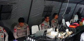 Danpas Pelopor Korbrimob Polri Pantau Langsung Pengamanan Aksi Unjuk Rasa di DPR RI FOTO: Kesiapsiagaan personel Pasukan Pelopor Korbrimob Polri terus diperkuat dalam mendukung pengamanan penyampaian pendapat di muka umum. Di tengah berlangsungnya aksi unjuk rasa sejumlah elemen masyarakat di kawasan Gedung DPR/MPR RI, Senayan, Jakarta, Kamis (27/8/2026). (Dok Humas Korps Brimob Polri)
