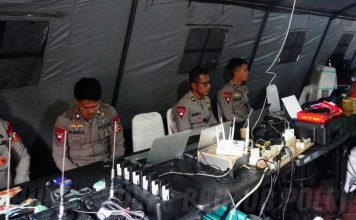 Danpas Pelopor Korbrimob Polri Pantau Langsung Pengamanan Aksi Unjuk Rasa di DPR RI FOTO: Kesiapsiagaan personel Pasukan Pelopor Korbrimob Polri terus diperkuat dalam mendukung pengamanan penyampaian pendapat di muka umum. Di tengah berlangsungnya aksi unjuk rasa sejumlah elemen masyarakat di kawasan Gedung DPR/MPR RI, Senayan, Jakarta, Kamis (27/8/2026). (Dok Humas Korps Brimob Polri)