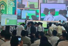 Penghitungan AHWA Muktamar NU ke-35 Sempat Tertunda, Arena Kembali Kondusif FOTO: Makmur Idrus melaporkan. Proses penghitungan usulan Ahlul Halli wal Aqdi (AHWA) pada Muktamar Nahdlatul Ulama ke-35 berlangsung dengan diikuti peserta dari PCNU, PWNU, serta PCINU. Ahad (30/8/2026)