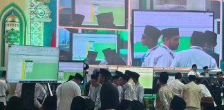 Penghitungan AHWA Muktamar NU ke-35 Sempat Tertunda, Arena Kembali Kondusif FOTO: Makmur Idrus melaporkan. Proses penghitungan usulan Ahlul Halli wal Aqdi (AHWA) pada Muktamar Nahdlatul Ulama ke-35 berlangsung dengan diikuti peserta dari PCNU, PWNU, serta PCINU. Ahad (30/8/2026)