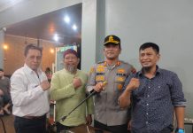 AKBP Ananda Fauzi Harahap Dipercaya Menjabat Wadirintelkam Polda Sulsel, Illank Radjab: Sosok yang Dekat dengan Semua Kalangan FOTO: Daeng Accung, Ketua Relawan Jakarta, Daeng Betel Panglima Adat Nusantara Kerajaan Gowa-Tallo, AKBP Ananda Fauzi Harahap, Paling Kanan Illank Radjab, S.H., Ketua Umum Laskar (Lembaga Study Hukum Advokasi Rakyat) Sulawesi Selatan.