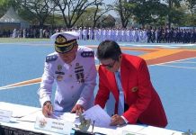 Unhas Terlibat Menyusun Cetak Biru Pengembangan Kampus Politeknik Pelayaran Barombong FOTO: LPPM Unhas diwakili oleh Wakil Ketua Bidang Pengabdian Masyarakat Unhas, Prof. Ir. Muhammad Arsyad, SP., M.Si., Ph.D. dan Poltekpel Barombong oleh Direktur Capt. Sidrotul Muntaha, M.Si., M.Mar. saat penandatanganan Surat Perjanjian Kerja Sama (SPK) Penyusunan DED antara Lembaga Penelitian dan Pengabdian kepada Masyarakat (LPPM) dengan Politeknik Pelayaran Barombong.