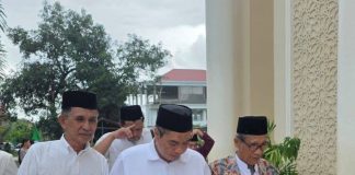 Dari Tompobulu ke Muktamar NU, Jalan Panjang Gurutta KH. Baharuddin Menjadi Anggota AHWA FOTO: Kiri Makmur Idrus, Sesepuh GP Ansor Sulawesi Selatan, Tengah Gurutta Dr. KH. Baharuddin.