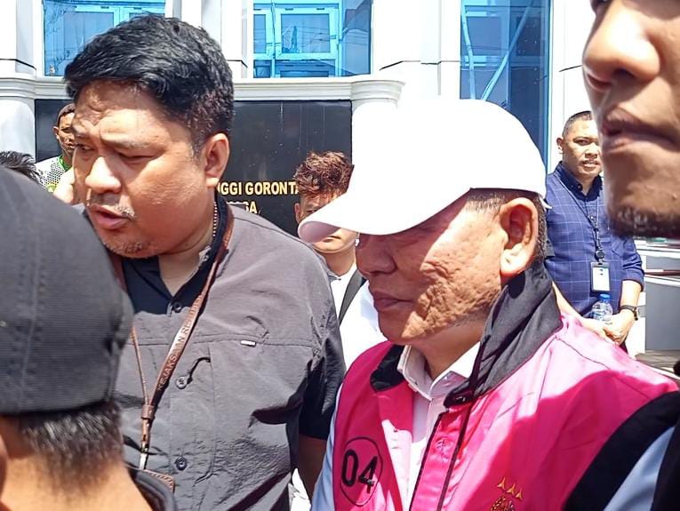 FOTO: Anggota DPRD Provinsi Gorontalo, Fikram Salilama sekaligus Ketua KONI Provinsi Gorontalo ditetapkan sebagai tersangka dugaan kasus korupsi dana hibah KONI tahun 2024. (Foto/Dulohupa)