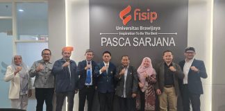 Dari Agen Pemberdayaan ke Eksekutor Teknis: Disertasi Doktor Ilmu Sosiologi ke-57 FISIP UB Bongkar Pergeseran Peran Fasilitator FOTO: Dr. Suryanto Arifin, S.Sos., M.Si., resmi menyandang gelar doktor ke-57 dari program studi tersebut setelah menjalani Sidang Ujian Akhir Disertasi (UAD) Tertutup dengan mengangkat judul "Praktik Fasilitasi dalam Pemberdayaan Masyarakat: Studi di Kota Makassar".