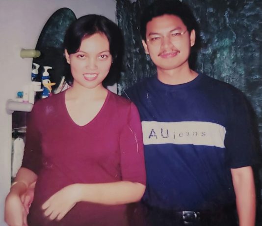 Prof Taruna Ikrar Kenang 25 Tahun Pernikahannya dengan Elfi Wardaningsih FOTO: Foto kenangan Prof Taruna Ikrar bersama Elfi Wardaningsih saat masih menempuh pendidikan di perguruan tinggi. (Dok Pribadi Prof Taruna Ikrar)