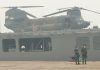 3 Unit Helikopter CH-47 Chinook Milik Militer Jepang Bantu Penanganan Kebakaran Hutan dan Lahan di wilayah Kalimantan FOTO: Personel TNI mengamankan kedatangan kapal Japan Maritime Self-Defense Force (JMSDF) JS Kunisaki di Pelabuhan Internasional Kijing, Kalimantan Barat, pada Sabtu (12/9). (Dok. Kemhan)