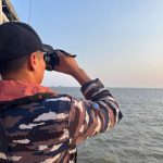 TNI AL Kerahkan 4 KRI dan 2 Helikopter Laksanakan Operasi SAR Pencarian KM Virgo Transport 8 FOTO: Prajurit TNI AL saat melakukan pencarian dari salah KRI pada Minggu 13 September 2026. (Dok Penerangan TNI AL)