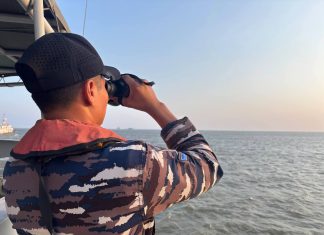 TNI AL Kerahkan 4 KRI dan 2 Helikopter Laksanakan Operasi SAR Pencarian KM Virgo Transport 8 FOTO: Prajurit TNI AL saat melakukan pencarian dari salah KRI pada Minggu 13 September 2026. (Dok Penerangan TNI AL)