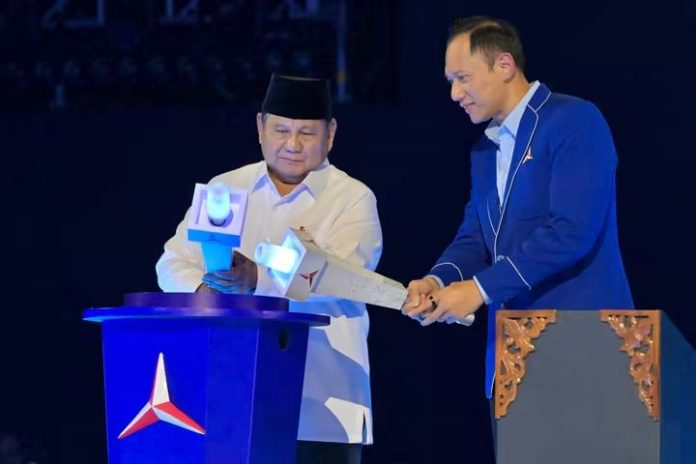 FOTO: Presiden Prabowo Subianto bersama Ketua Umum Agus Harimurti Yudhoyono di HUT Partai Demokrat ke 25 tahun. (Dok. AHY)
