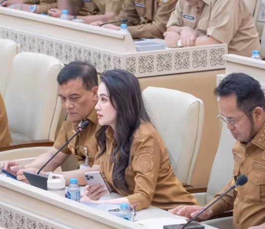 Di Komisi II DPR, Sherly Merasa di PHP Nusron Wahid FOTO: Gubernur Maluku Utara (Malut) Sherly Tjoanda saat hadir dalam rapat bersama Komisi II di Gedung DPR, Senayan, Jakarta, Selasa (15/9/2026). (Dok via Facebook)